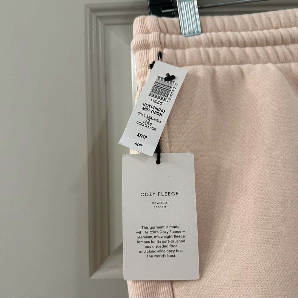Aritzia Cozy Fleece Boyfriend Shorts - Picture 2 of 3